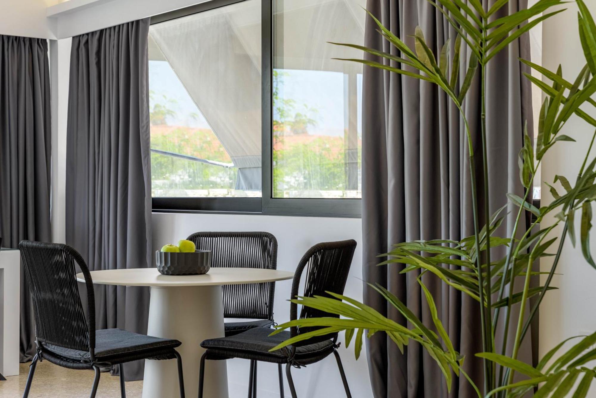 Momo Suites, Acropolis By Aura Homes Athens Room photo